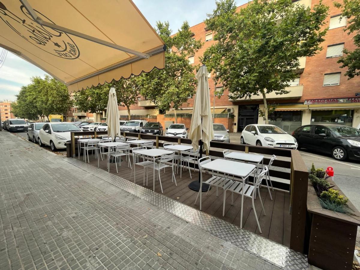 Hostal Restaurante Avenida De Madrid Terrassa Exterior photo